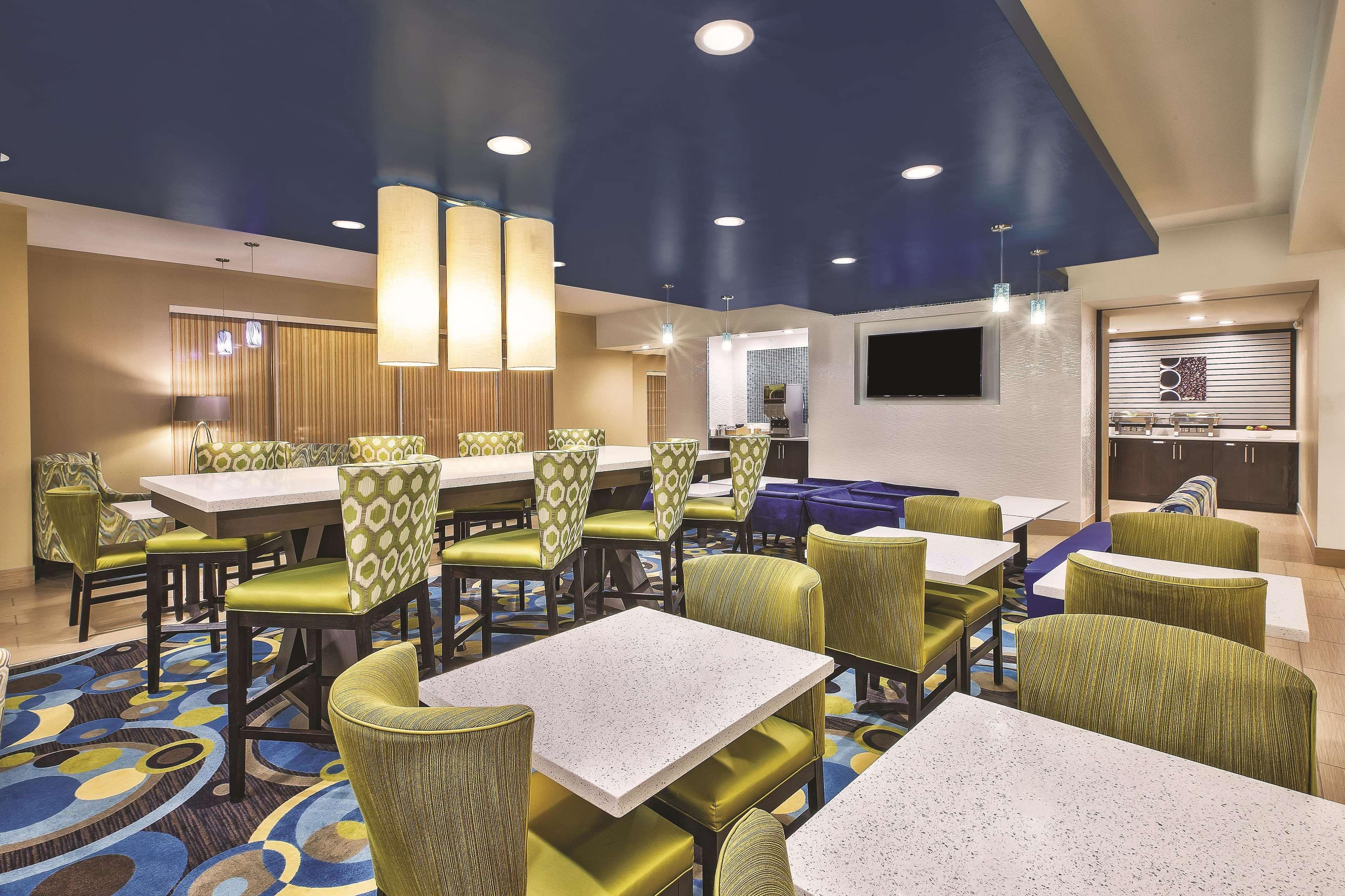 La Quinta By Wyndham Niagara Falls Extérieur photo